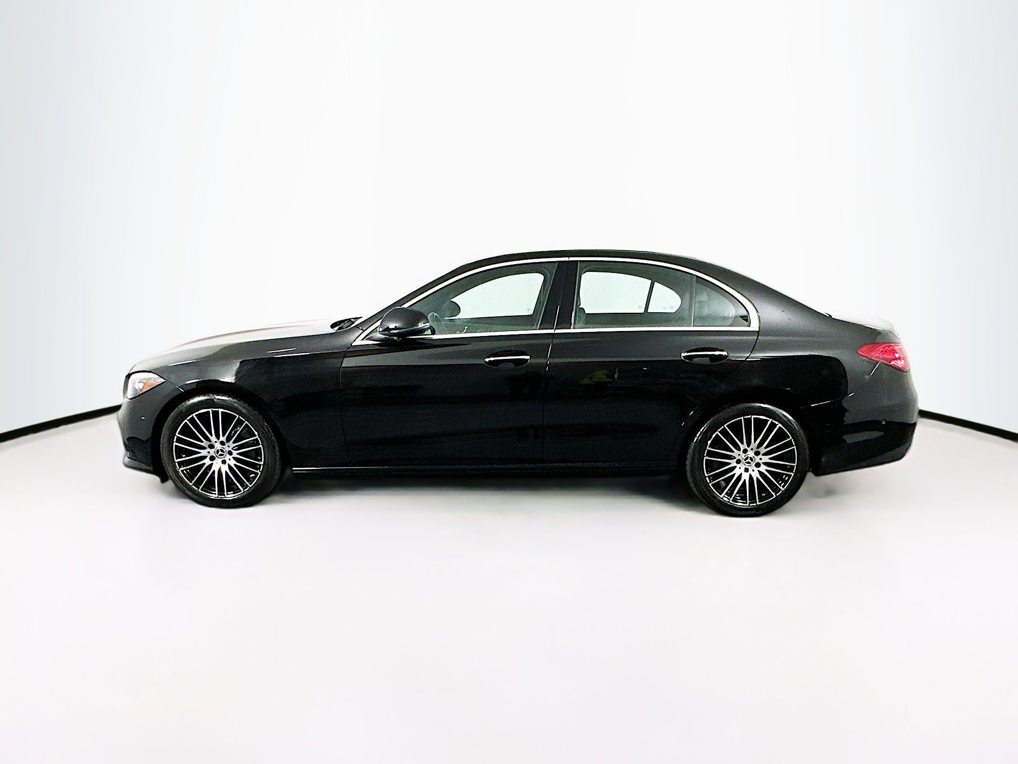 Used 2024 Mercedes-Benz C 300 4MATIC Sedan image 4