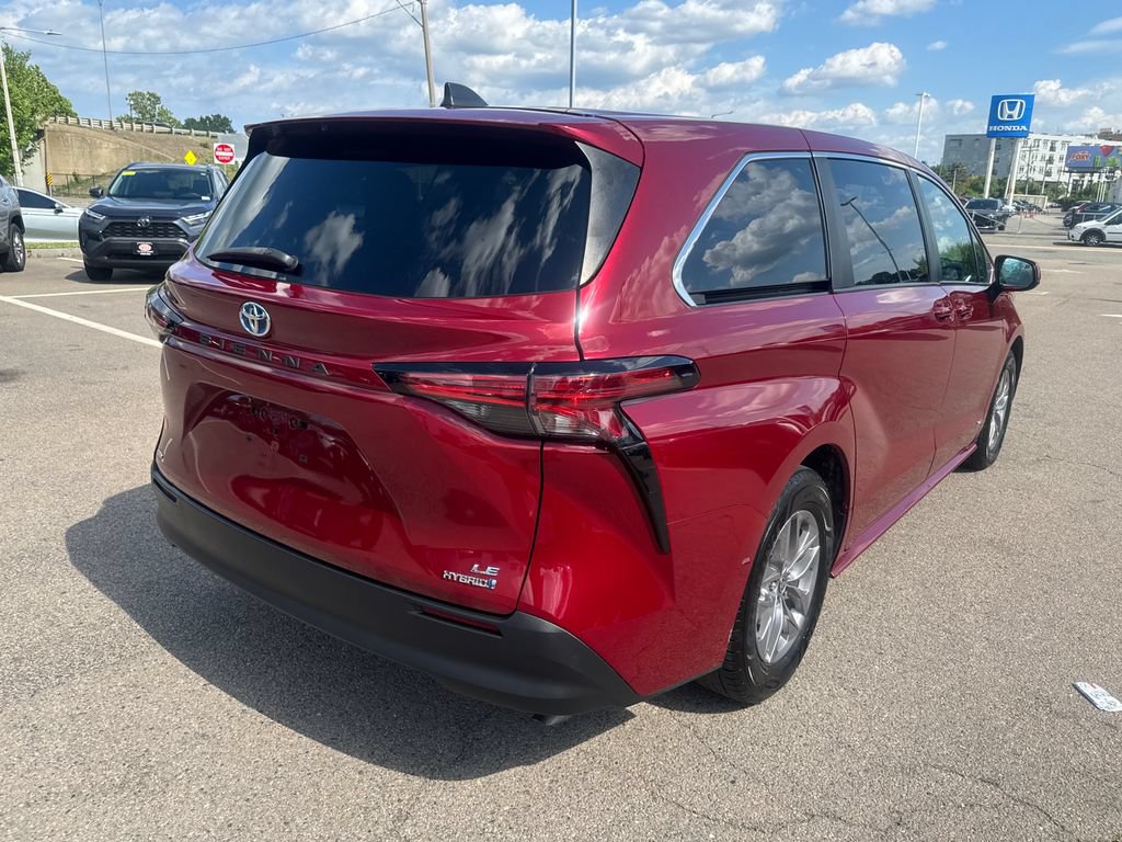 Used 2021 Toyota Sienna LE AWD/4WD image 7