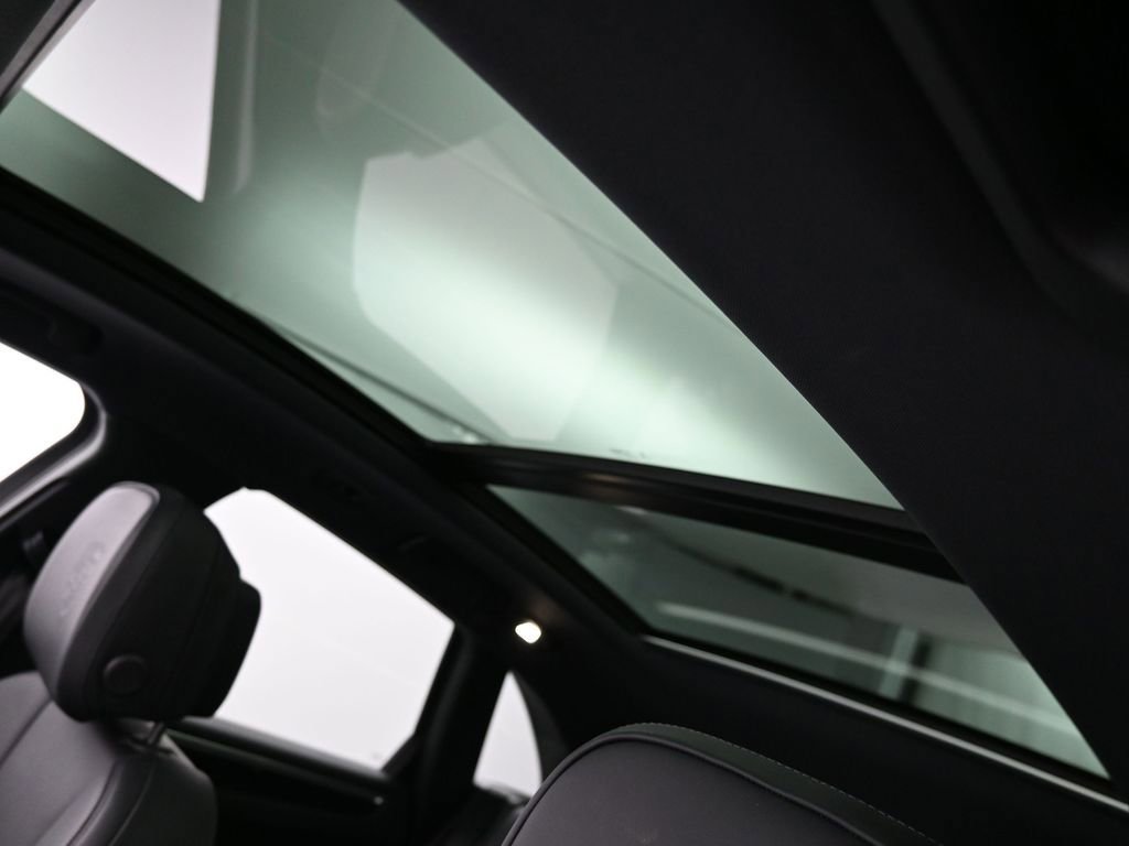 Certified 2023 Porsche Macan S AWD/4WD image 12