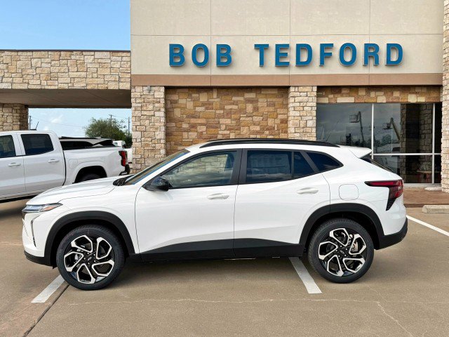 New 2026 Chevrolet Trax RS image 2