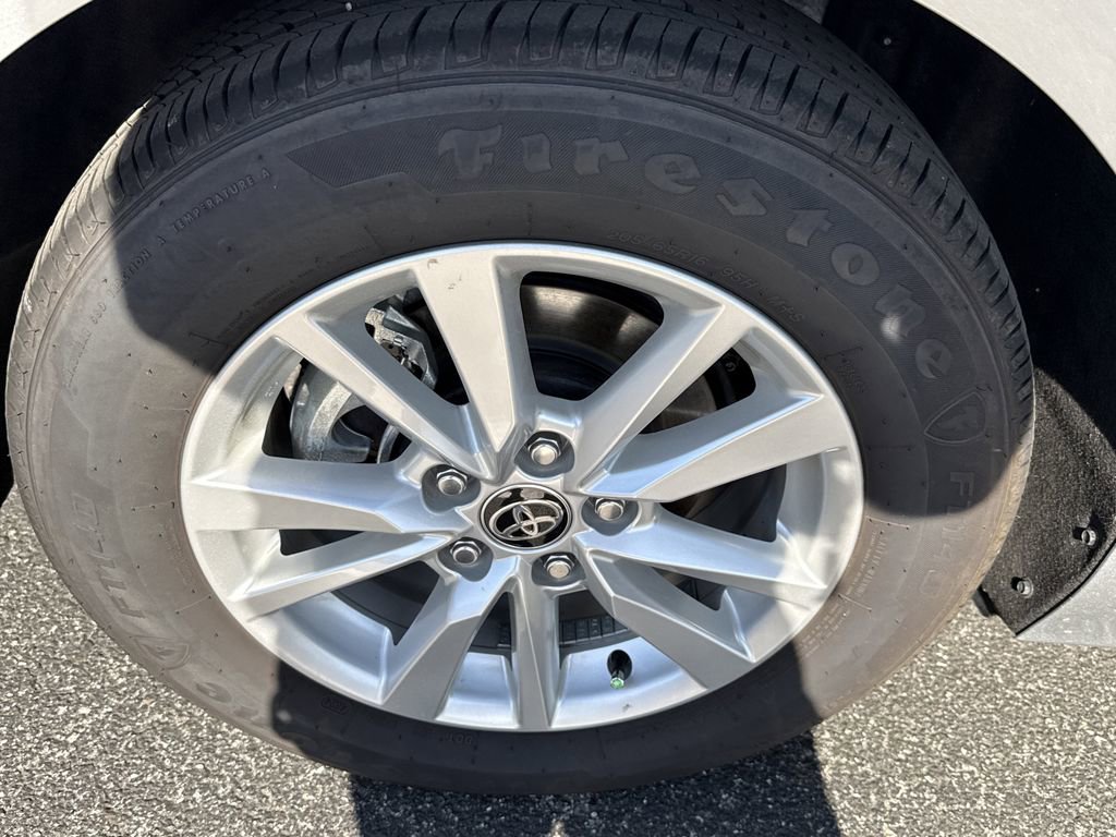 Used 2025 Toyota Camry LE FWD image 17
