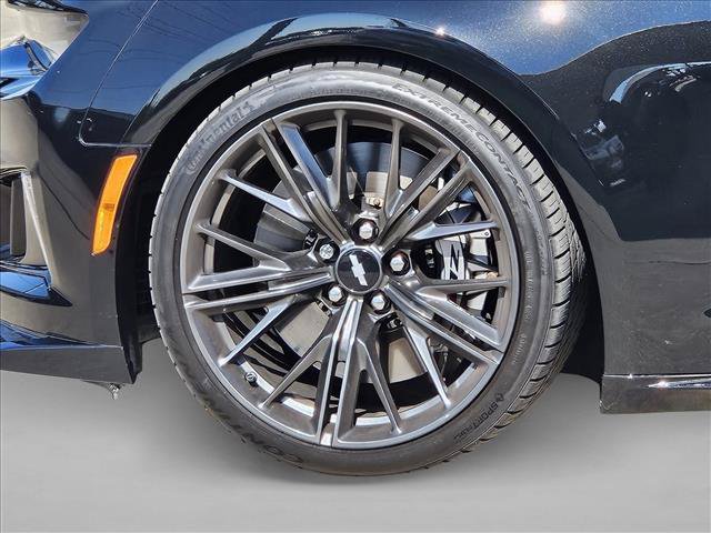 Used 2018 Chevrolet Camaro ZL1 RWD image 8