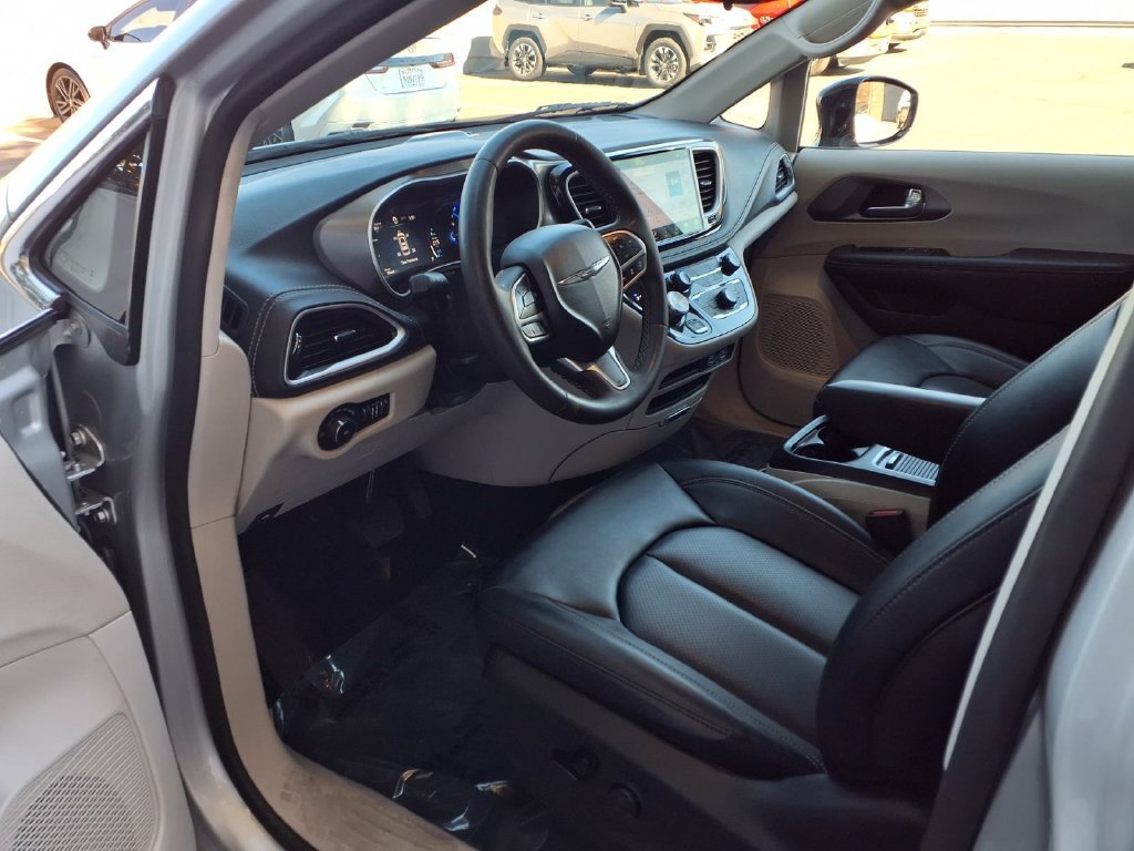 Used 2024 Chrysler Pacifica Limited FWD image 15