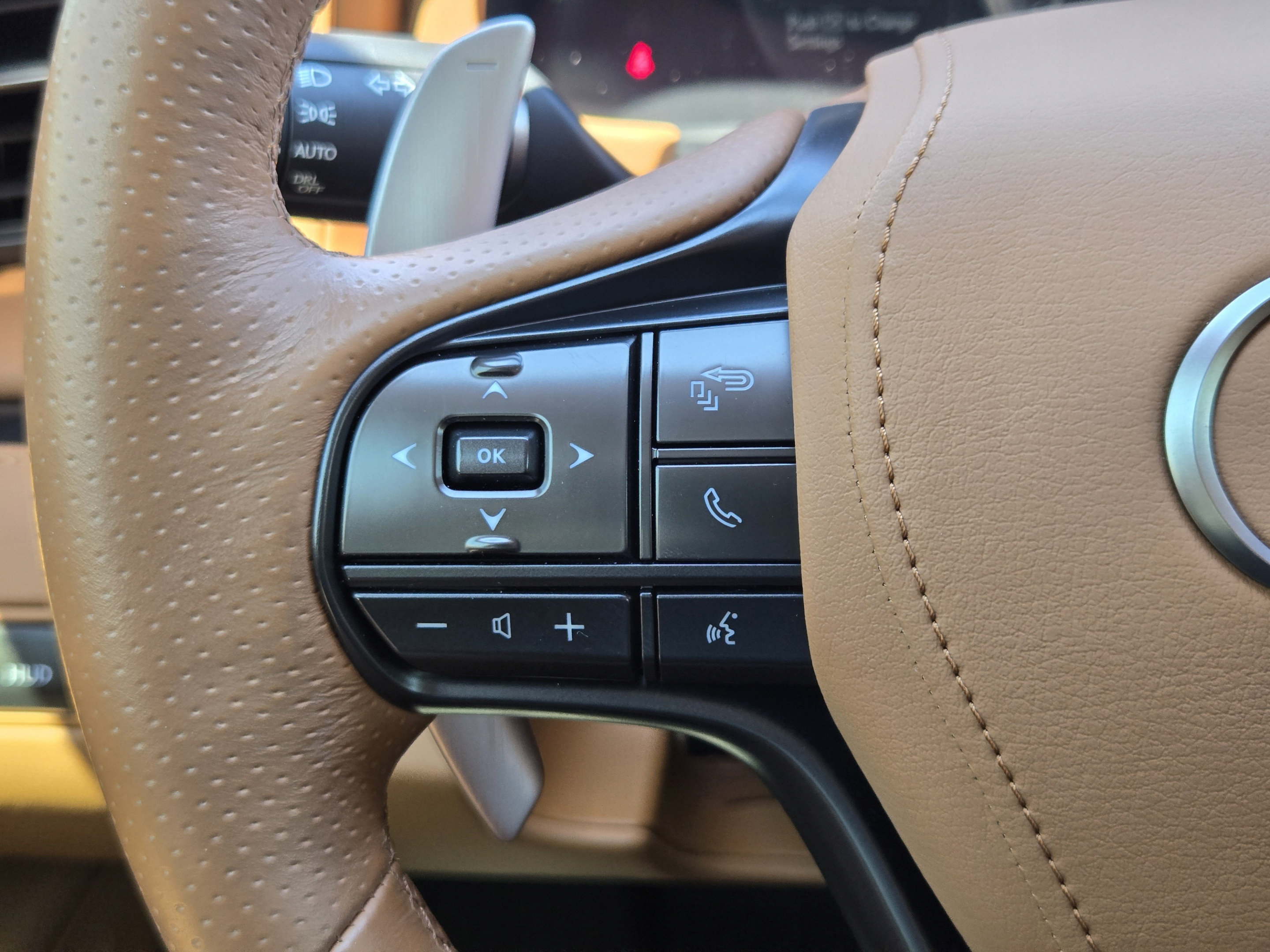 Certified 2024 Lexus LC 500 Coupe w/ Dynamic Handling Package RWD image 25