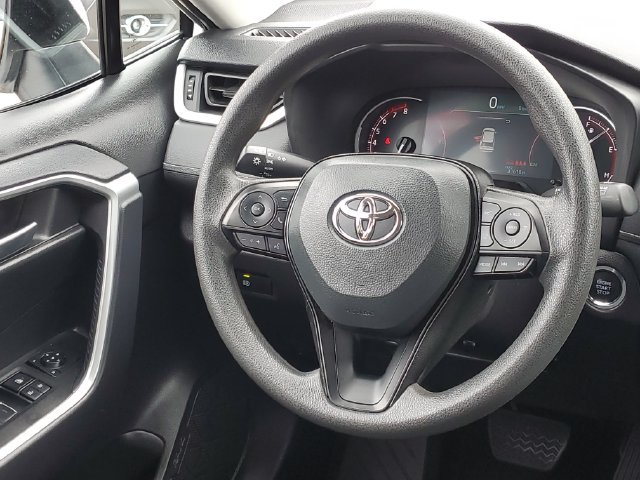 Used 2025 Toyota RAV4 XLE AWD/4WD image 25