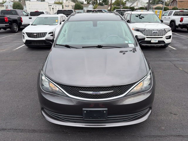 Used 2020 Chrysler Voyager Lxi FWD image 2