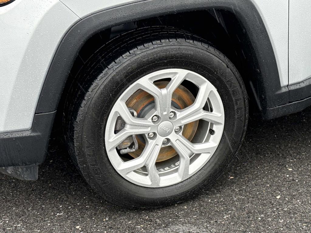 Used 2024 Jeep Compass Latitude AWD/4WD image 30