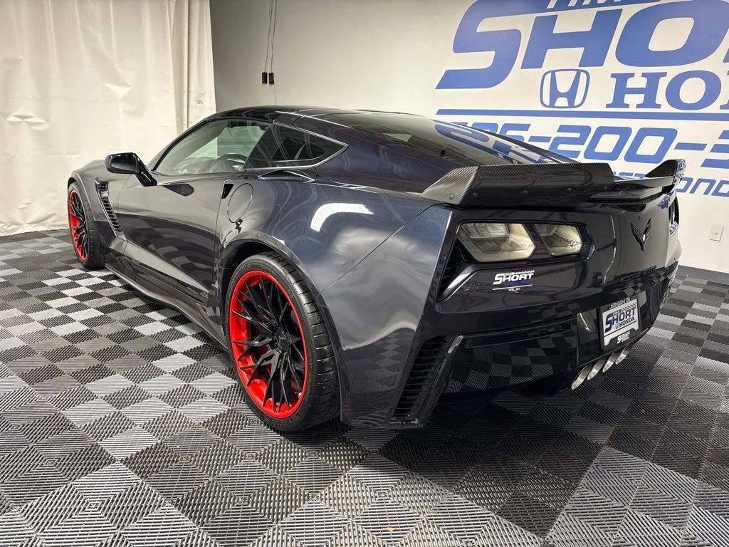 Used 2015 Chevrolet Corvette Z06 w/ 3LZ Preferred Equipment Group RWD image 9