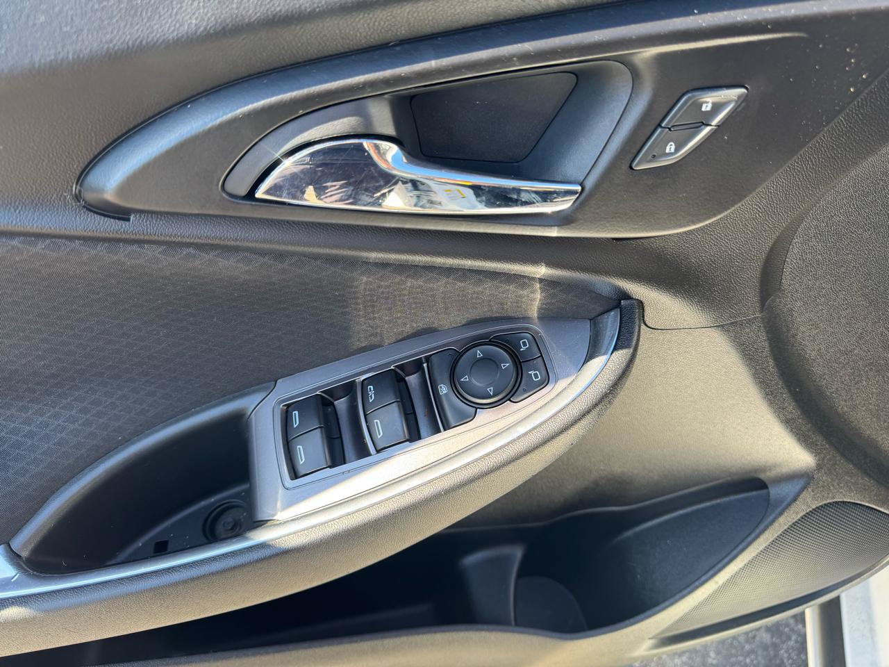 Used 2019 Chevrolet Malibu LT FWD image 17