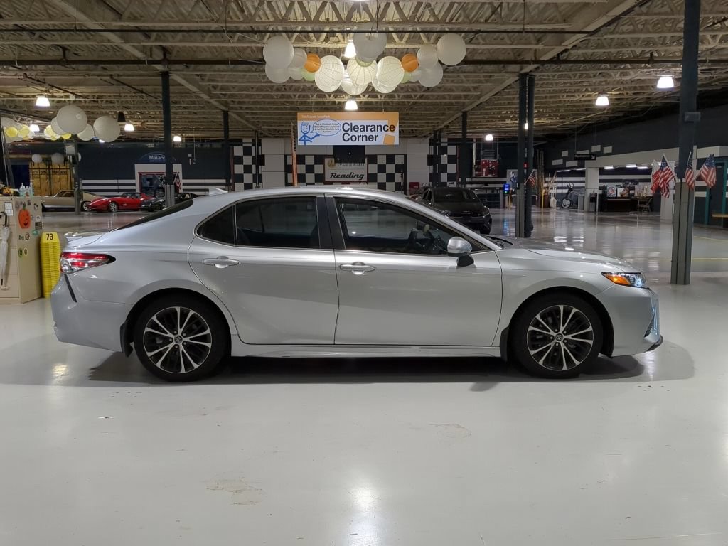 Used 2019 Toyota Camry SE FWD image 7
