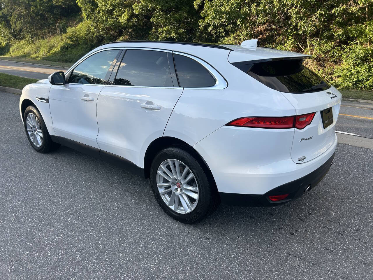 Used 2017 Jaguar F-PACE Prestige AWD/4WD image 4