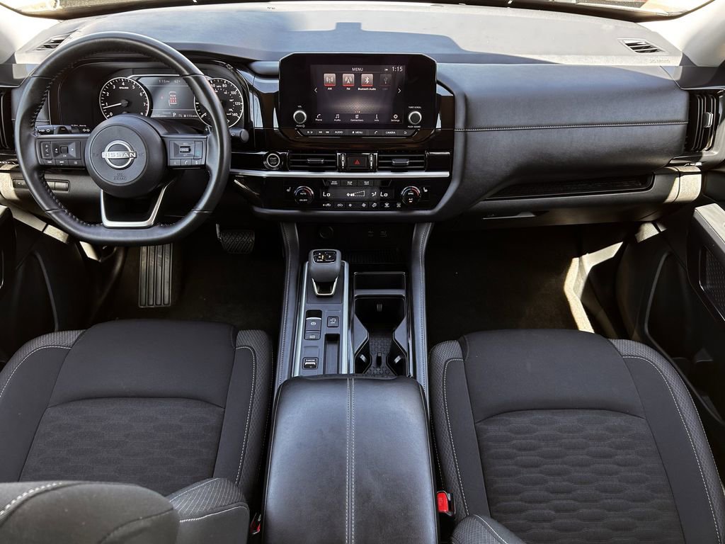 Used 2024 Nissan Pathfinder SV image 11