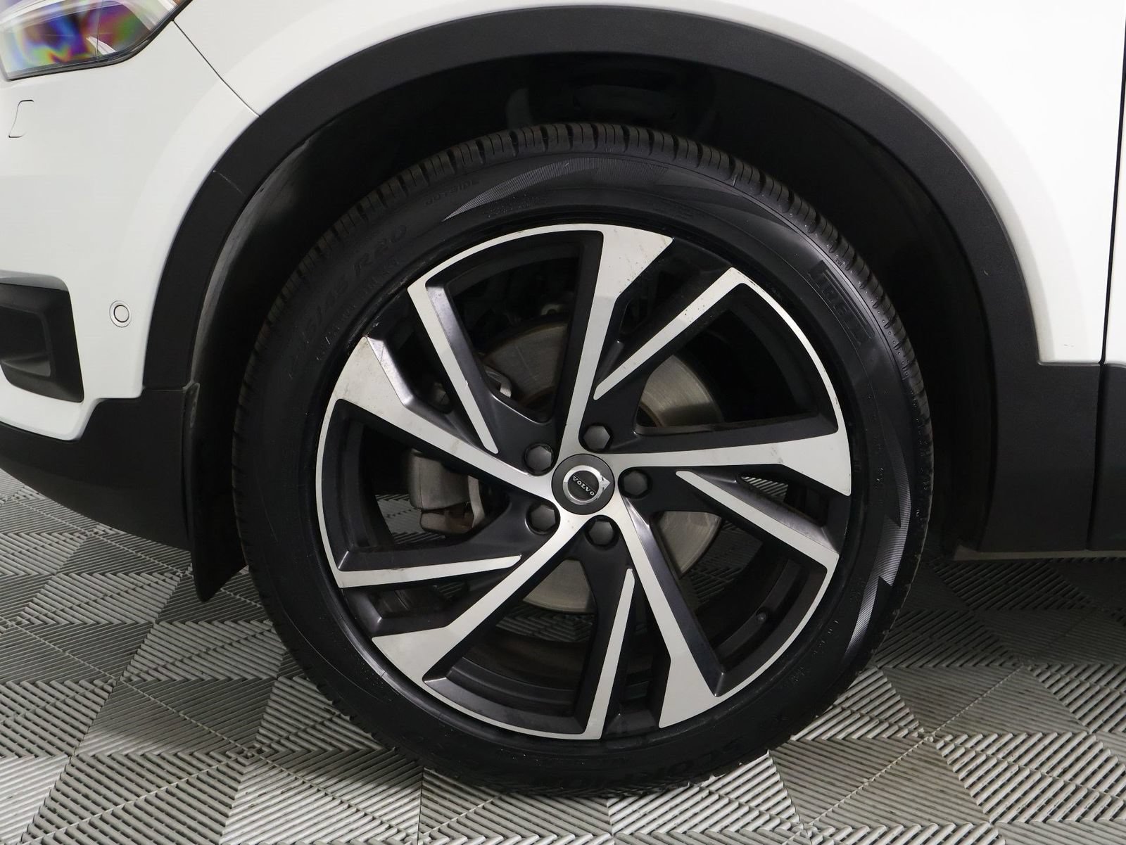 Certified 2022 Volvo XC40 T5 R-Design w/ Advanced Package AWD/4WD image 26