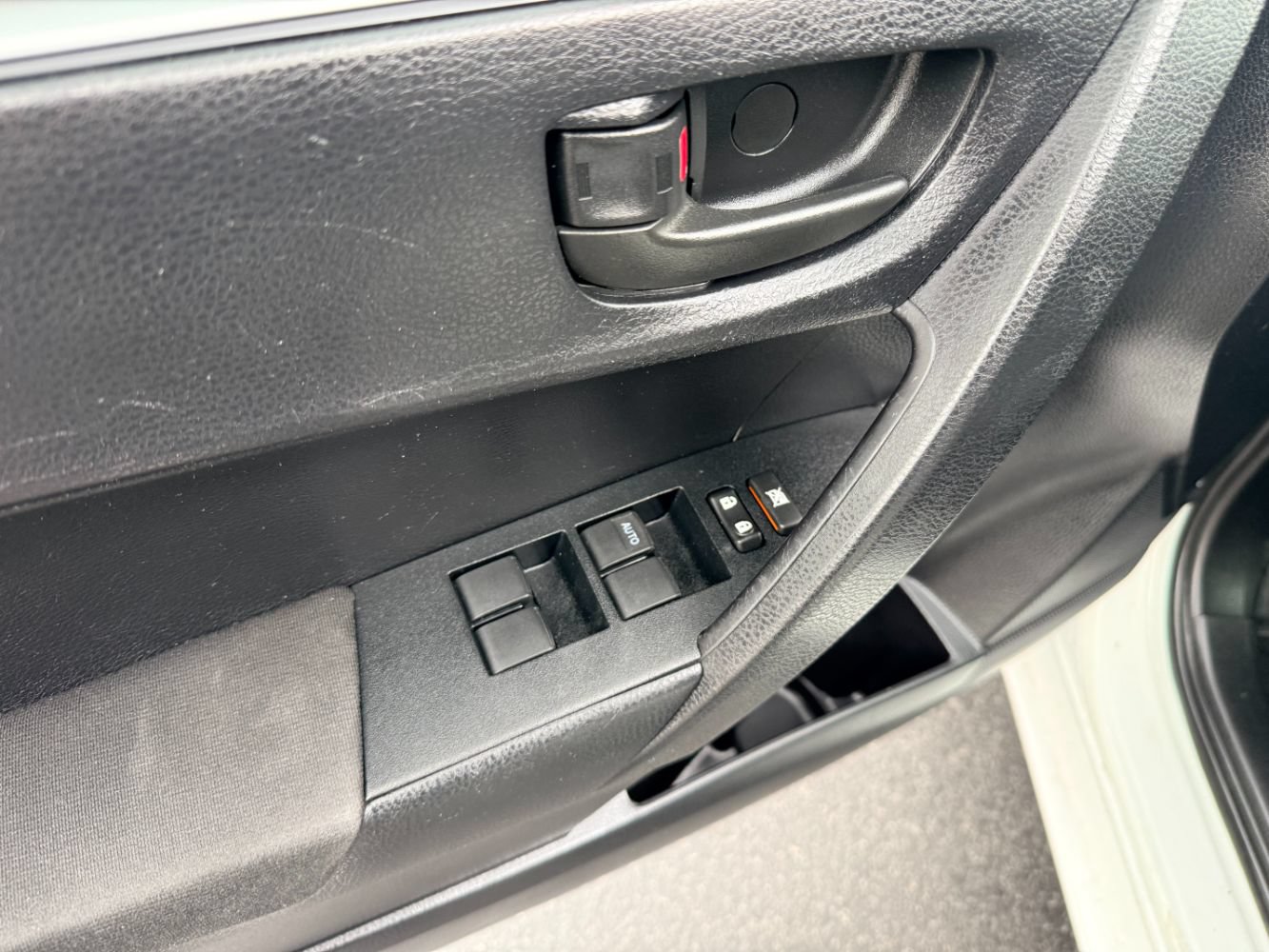 Used 2014 Toyota Corolla L FWD image 19
