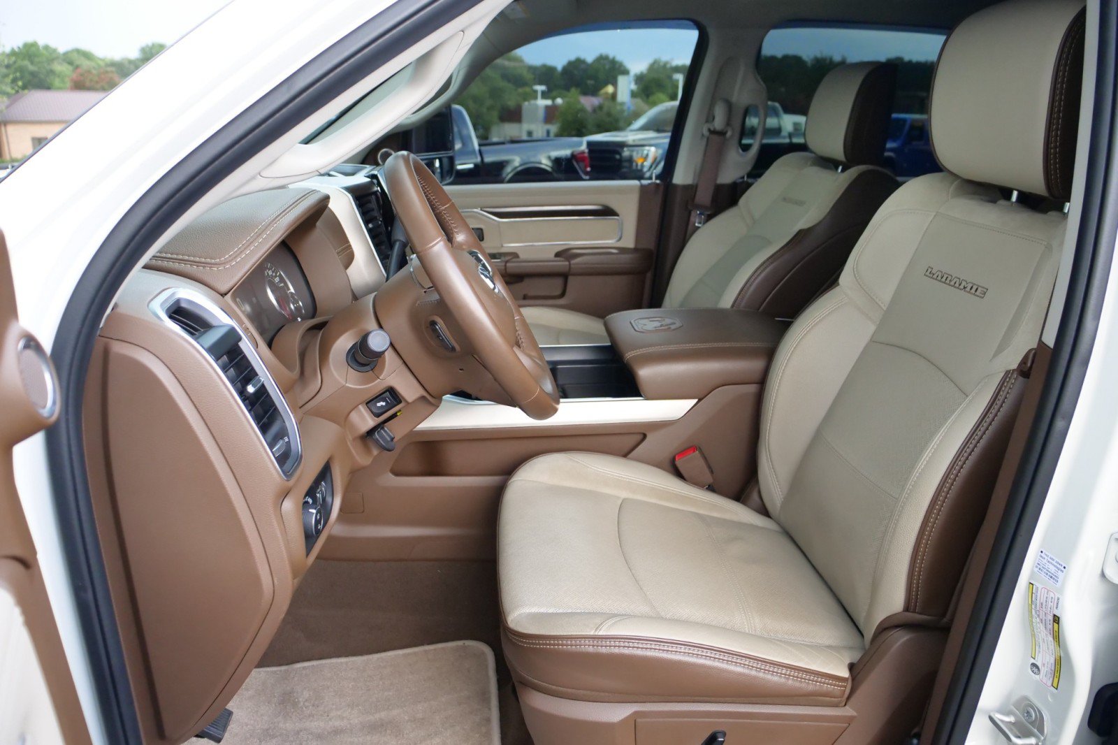 Used 2023 RAM 2500 Laramie AWD/4WD image 3