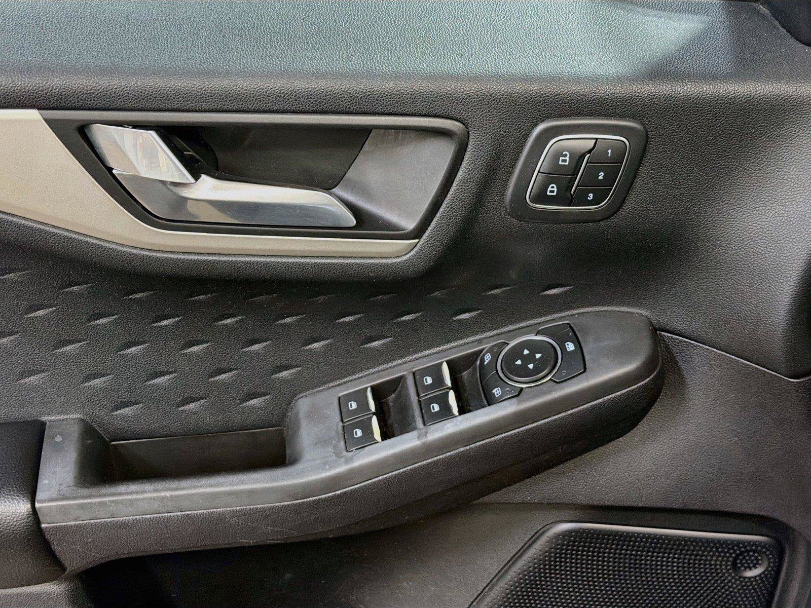Used 2020 Ford Escape SEL AWD/4WD image 19