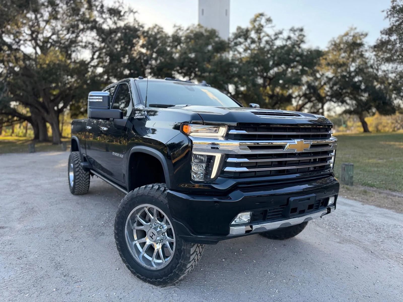 Used 2023 Chevrolet Silverado 2500 High Country w/ Safety Package II image 5