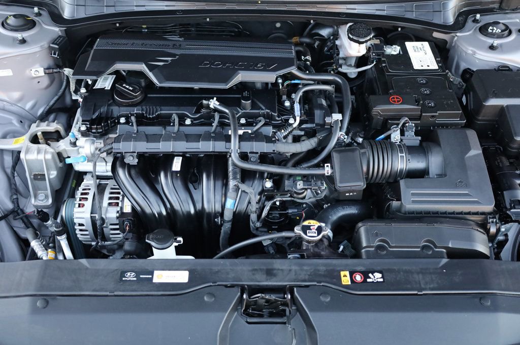 Used 2025 Hyundai Elantra SE w/ Cargo Package image 10