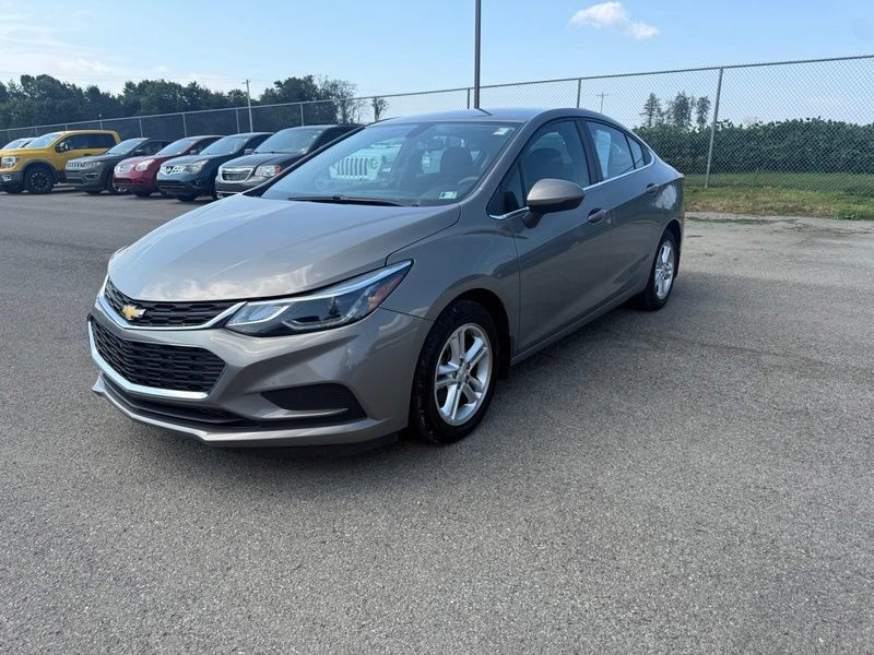 Used 2018 Chevrolet Cruze LT w/ Convenience Package FWD image 2