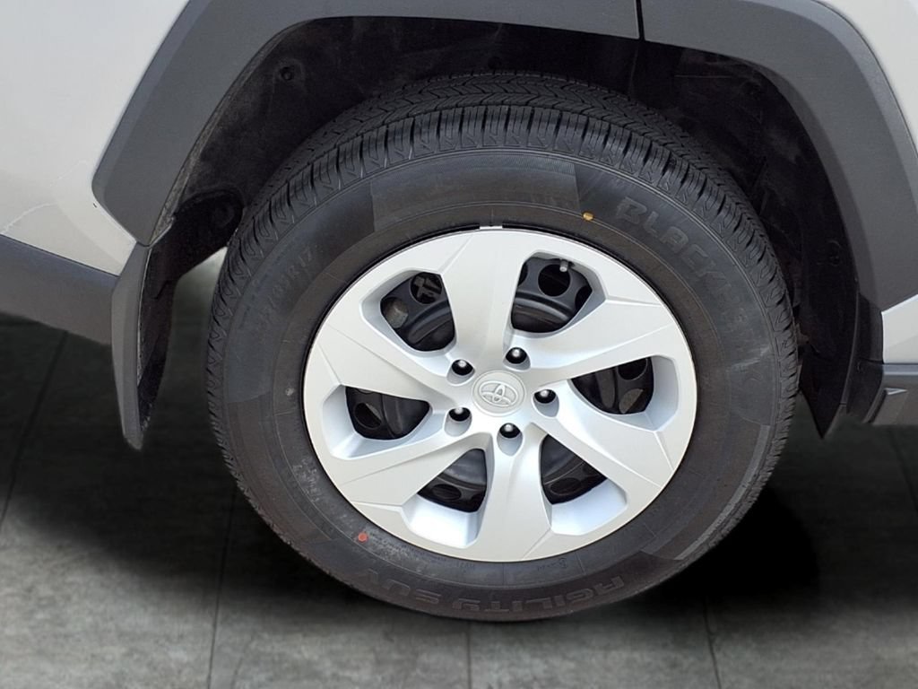 Used 2023 Toyota RAV4 LE FWD image 9