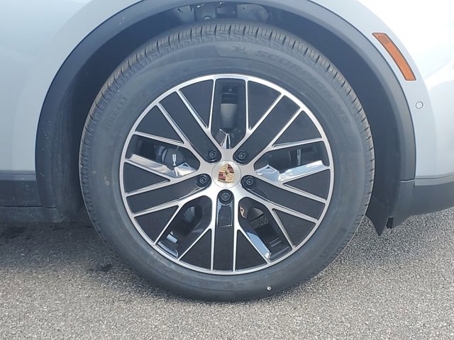 Used 2025 Porsche Macan Electric image 11