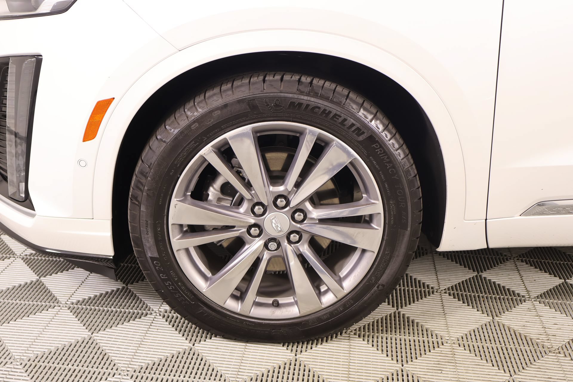 Used 2025 Cadillac XT6 Premium Luxury w/ Technology Package FWD image 20