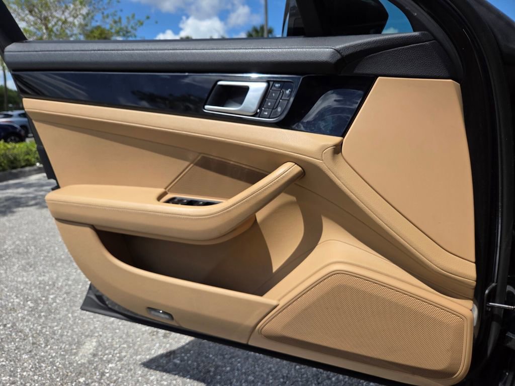 Used 2018 Porsche Panamera image 13