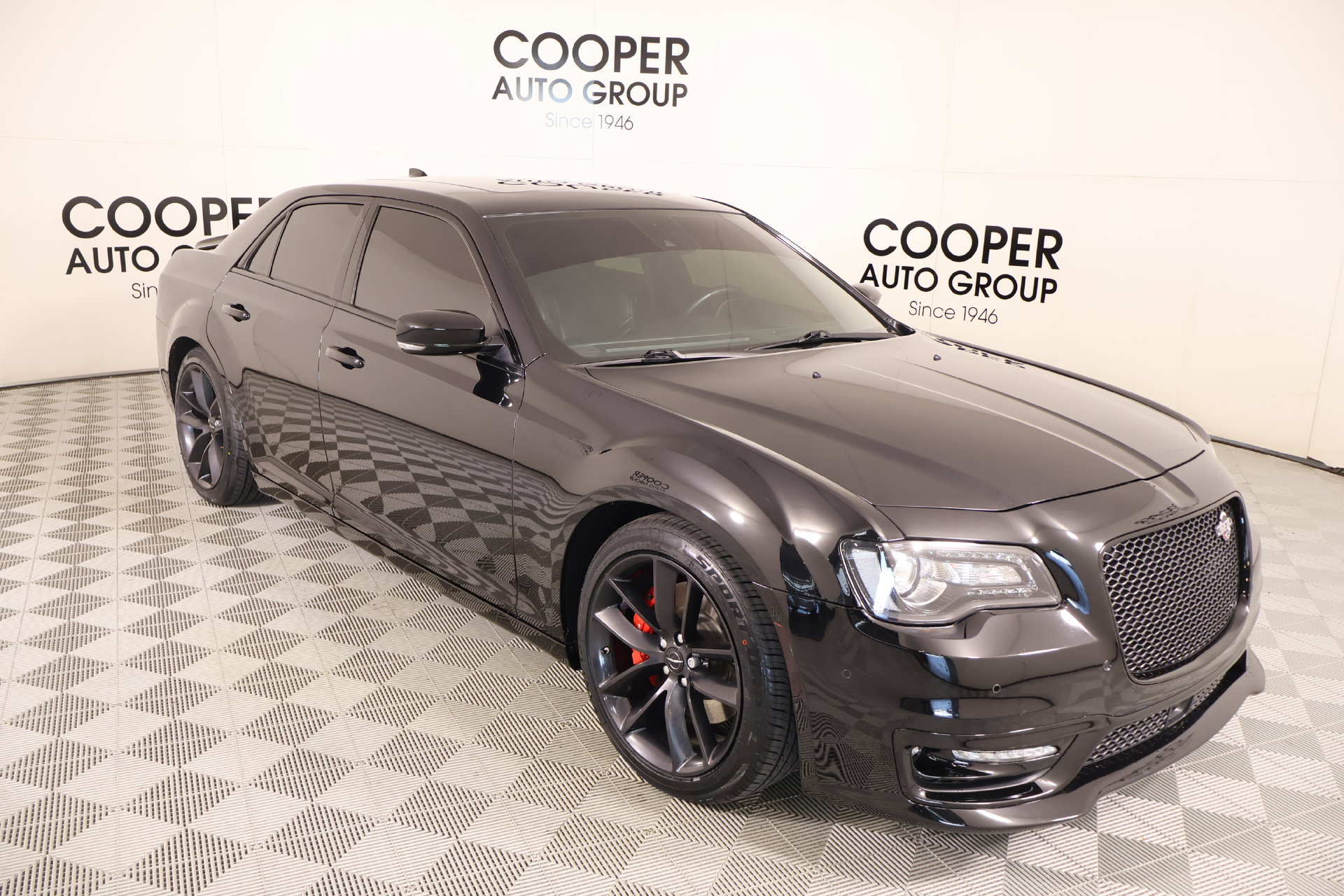 Used 2023 Chrysler 300 C RWD image 1