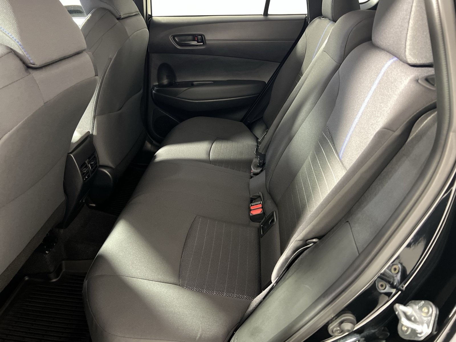 Used 2025 Toyota Corolla Cross AWD Hybrid image 25