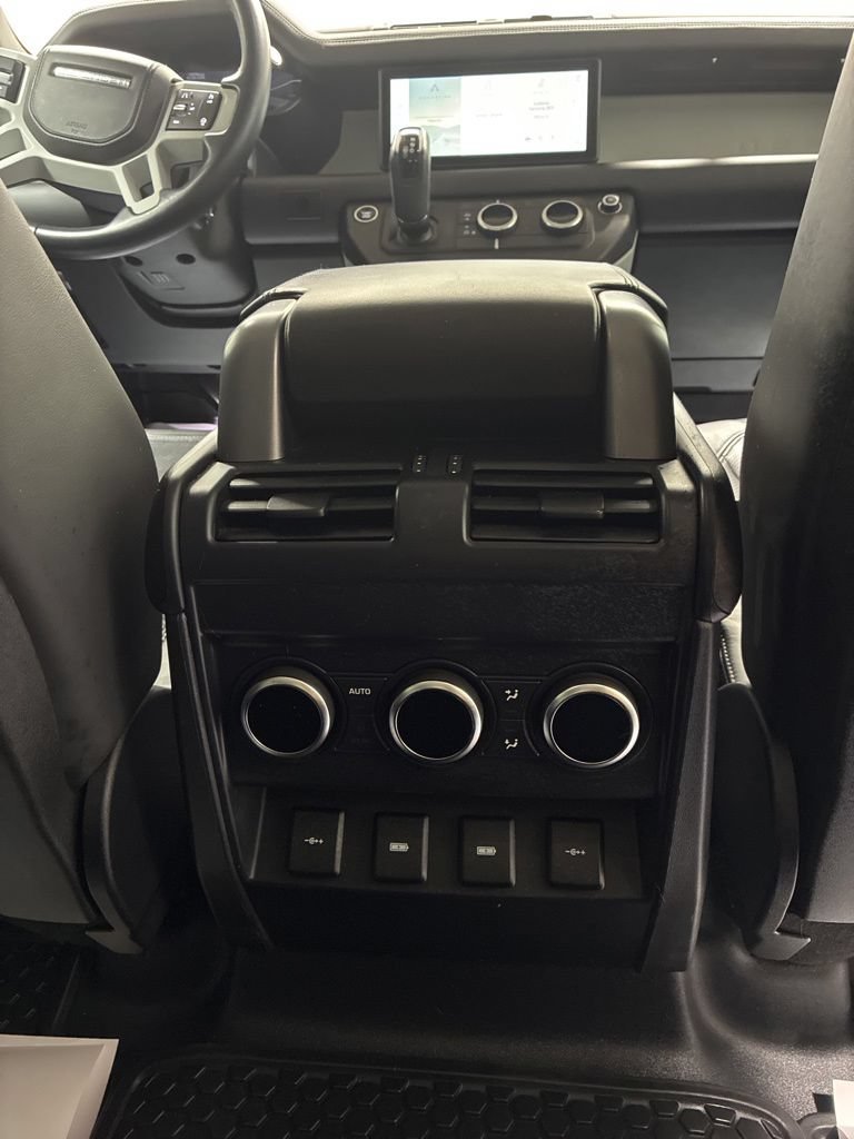 Used 2020 Land Rover Defender 110 SE AWD/4WD image 26