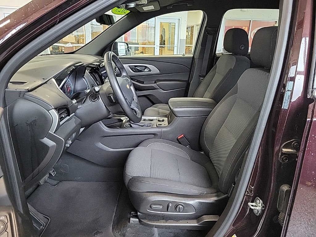 Used 2023 Chevrolet Traverse LT w/ Rear Camera Mirror Package image 8