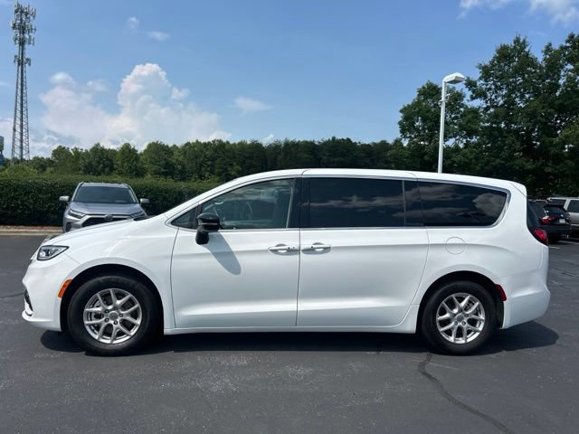 Used 2024 Chrysler Pacifica Touring-L FWD image 12