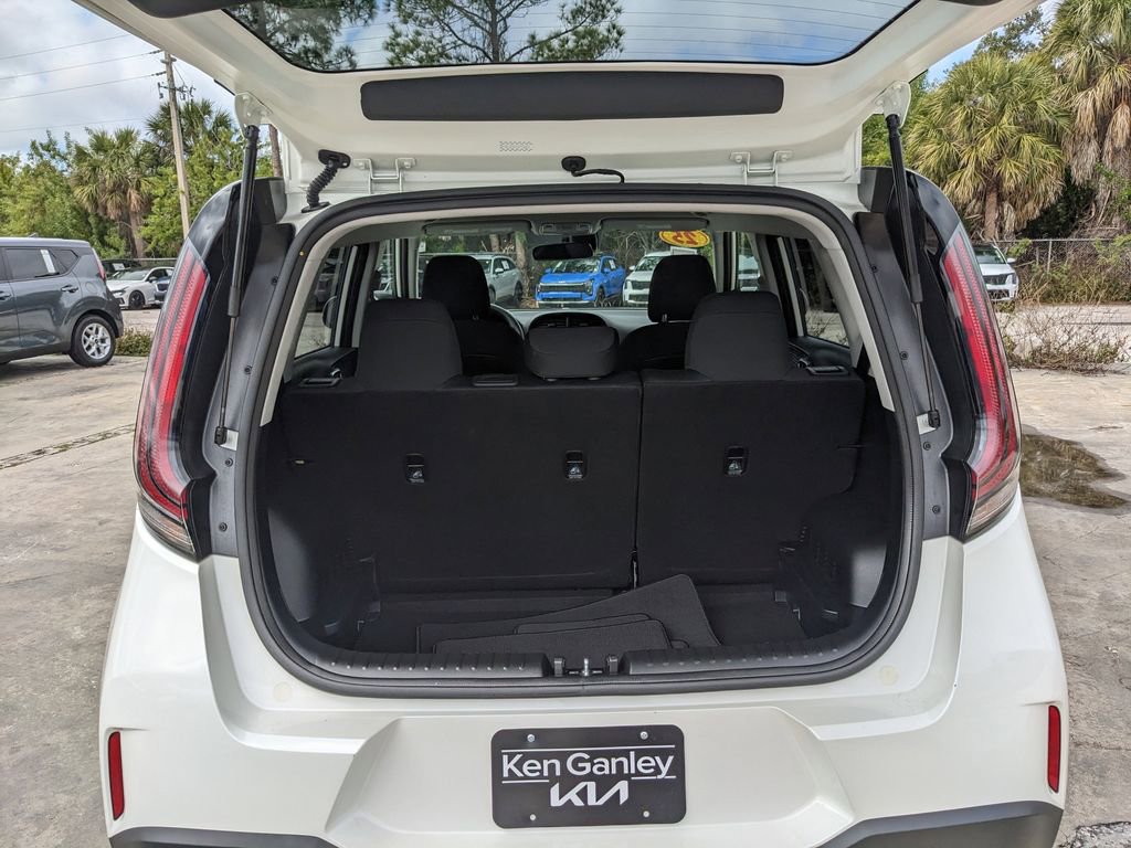 Certified 2025 Kia Soul LX image 13
