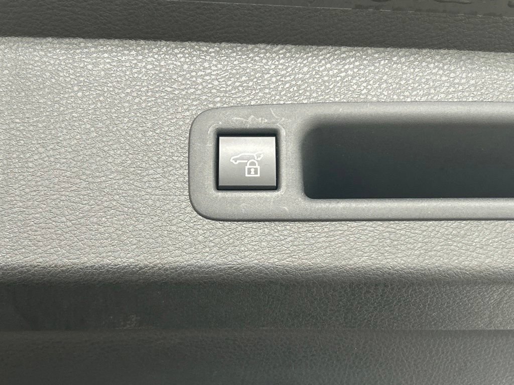 Used 2025 Toyota Sienna XLE FWD image 37