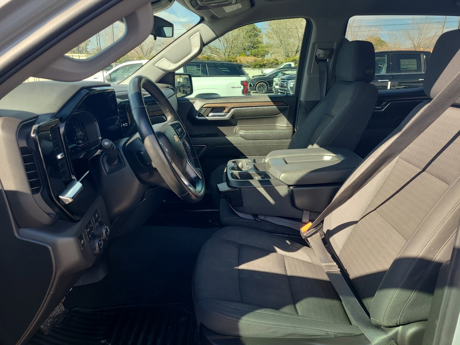 Used 2024 Chevrolet Silverado 1500 LT w/ Z71 Off-Road Package image 12