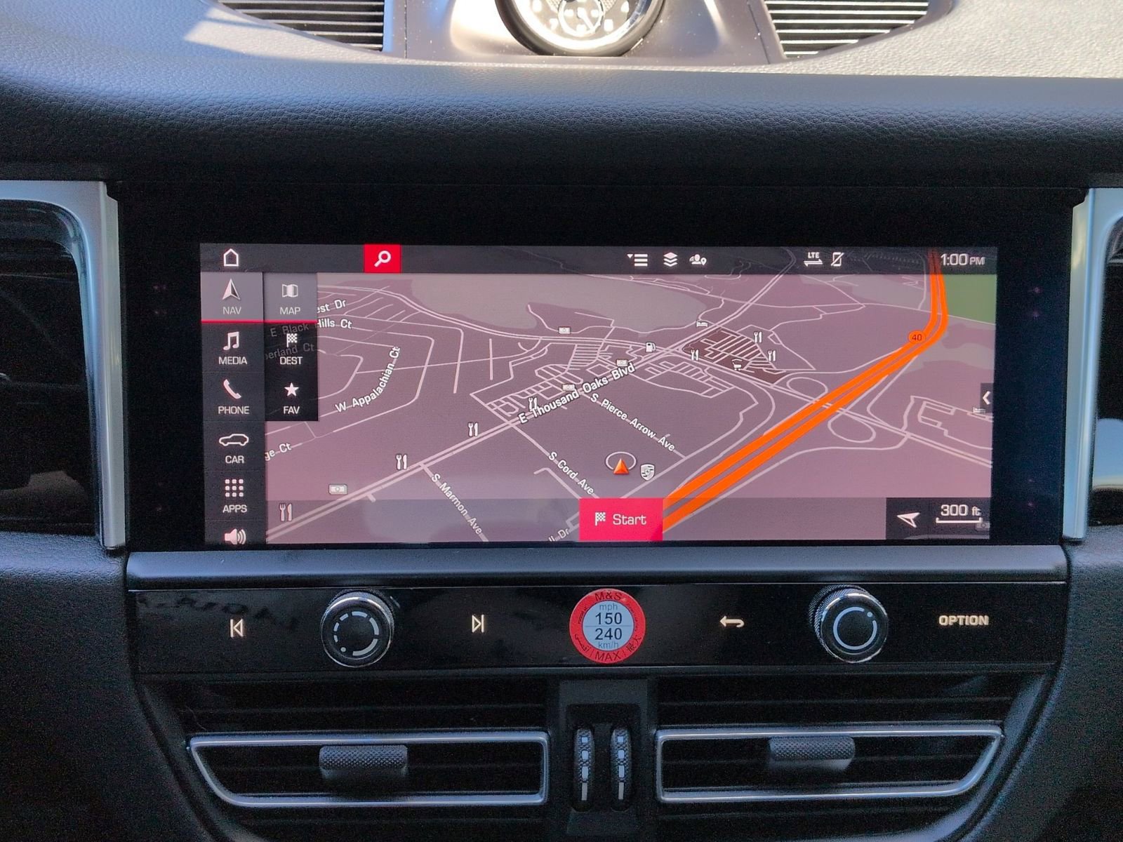 Certified 2022 Porsche Macan image 19