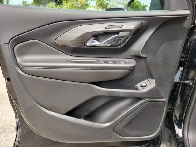 Used 2022 GMC Terrain SLT w/ Elevation Edition image 17