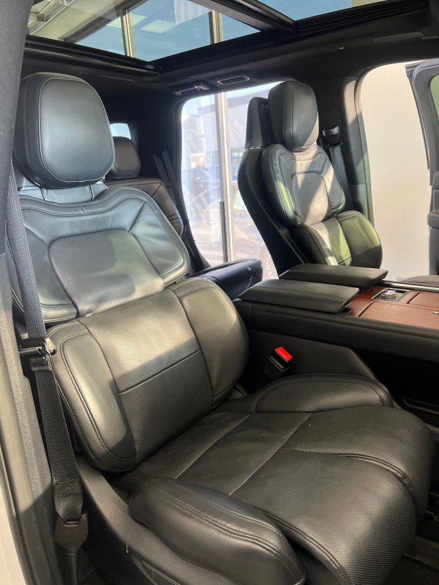 Used 2024 Lincoln Navigator Reserve AWD/4WD image 14