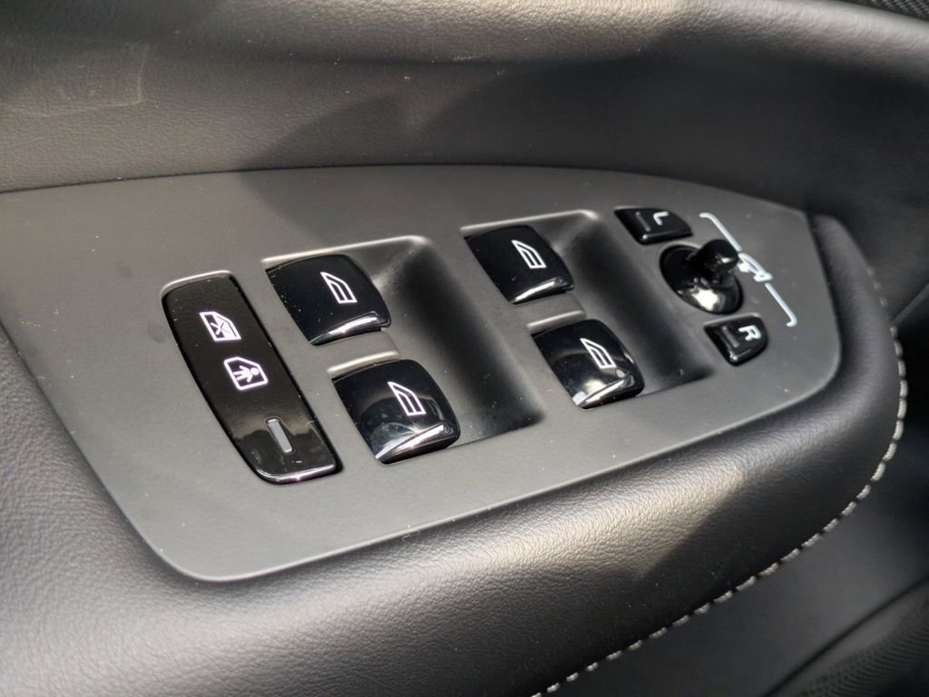 New 2025 Volvo XC90 T8 Ultra w/ Protection Package Premier AWD/4WD image 26
