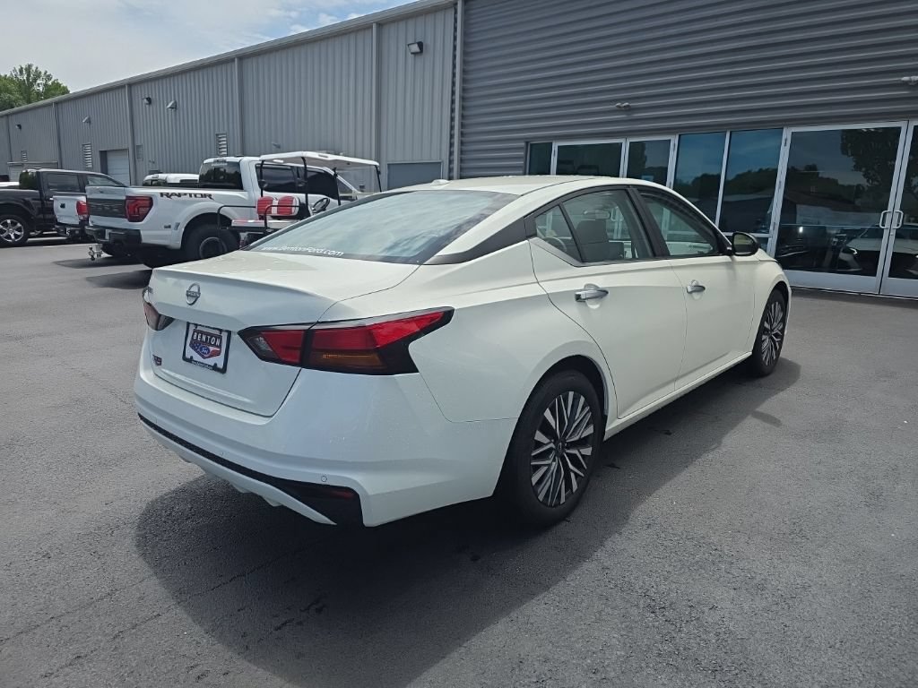 Used 2025 Nissan Altima 2.5 SV FWD image 6