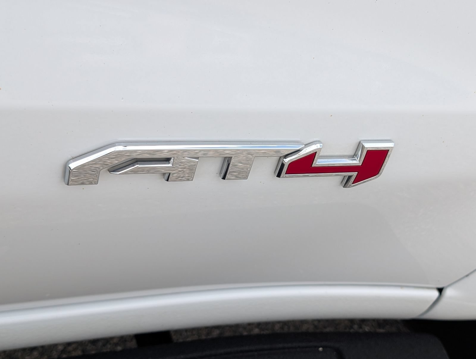 Used 2024 GMC Sierra 1500 AT4 w/ Technology Package AWD/4WD image 9