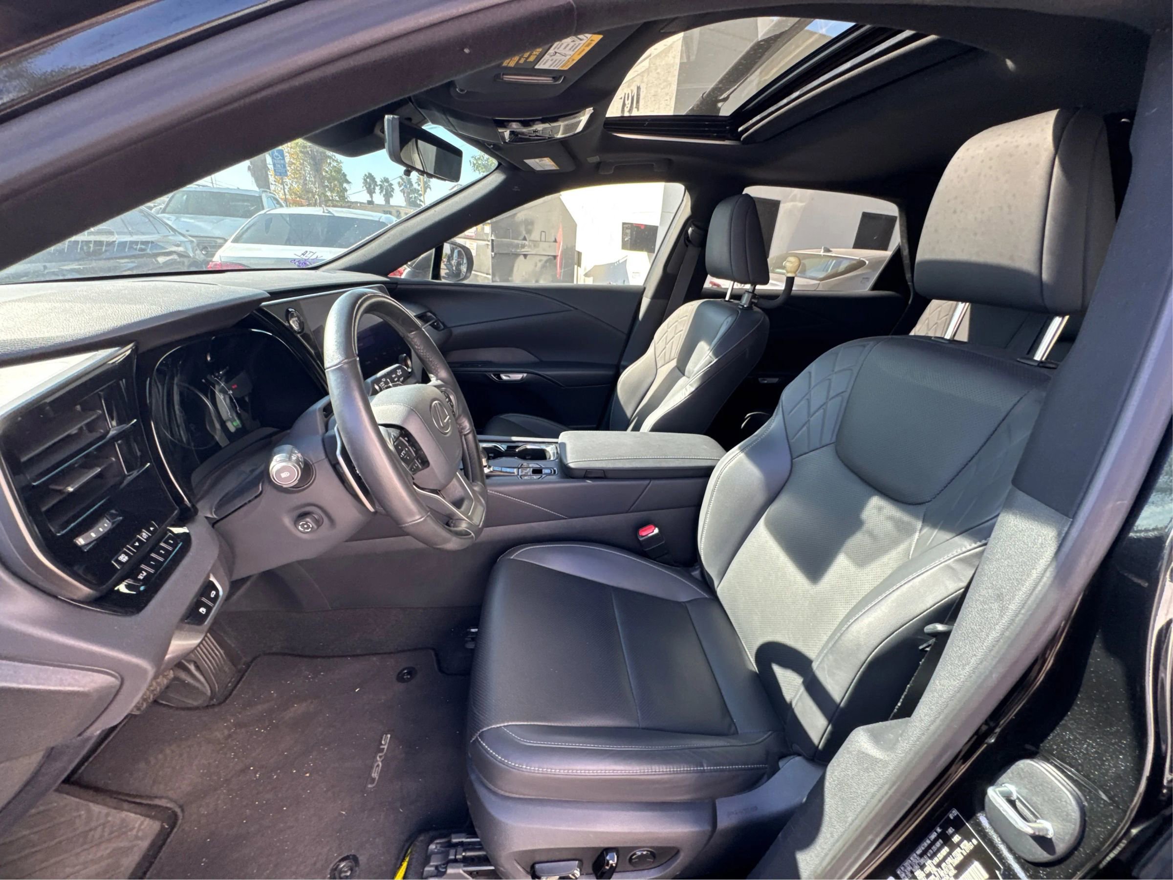 Used 2023 Lexus RX 350h image 9