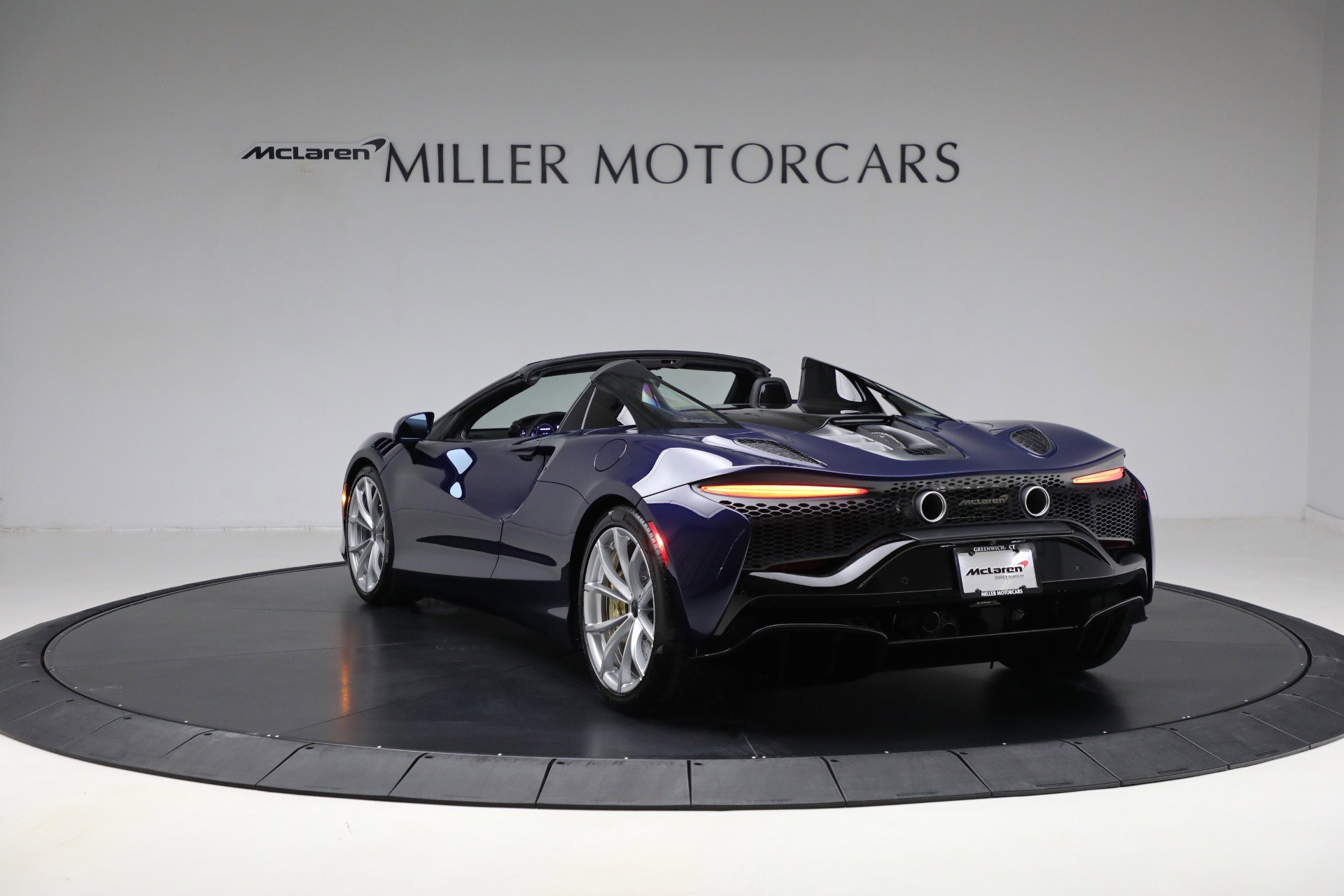 New 2025 McLaren Artura TechLux image 5