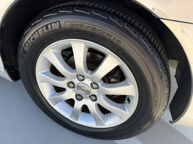 Used 2002 Lexus ES 330 w/ Premium Pkg FWD image 7