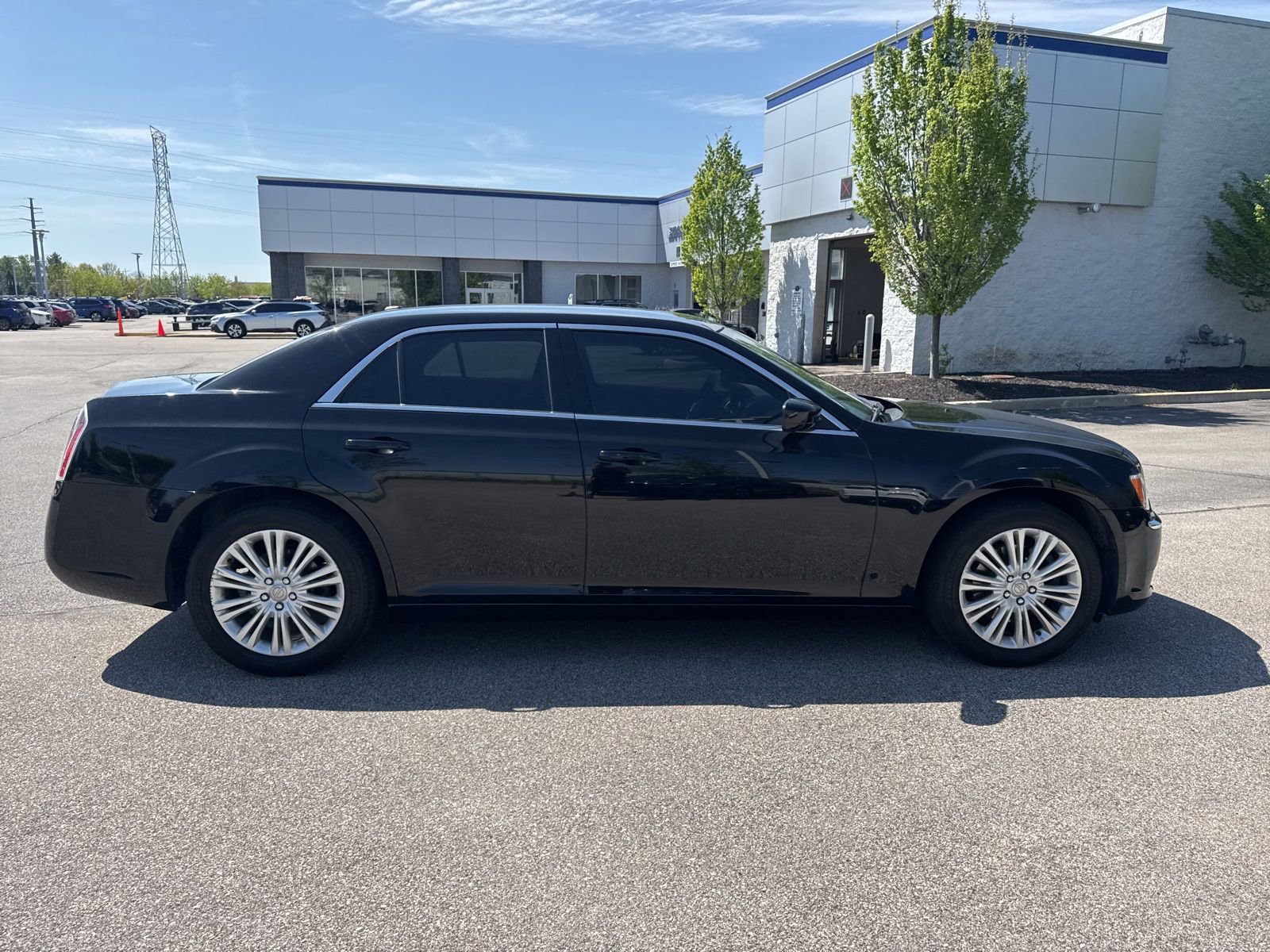 Used 2014 Chrysler 300 AWD image 7