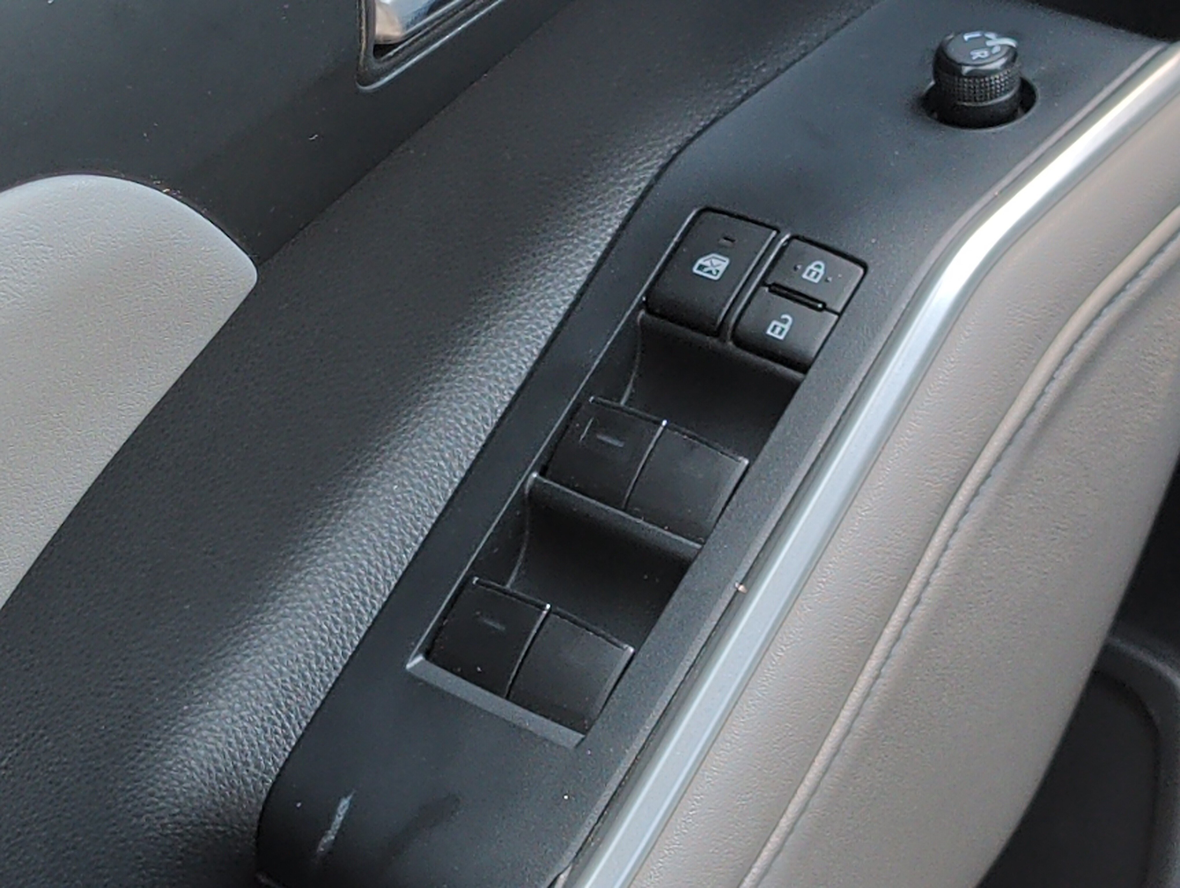 Used 2022 Toyota Highlander XLE AWD/4WD image 21