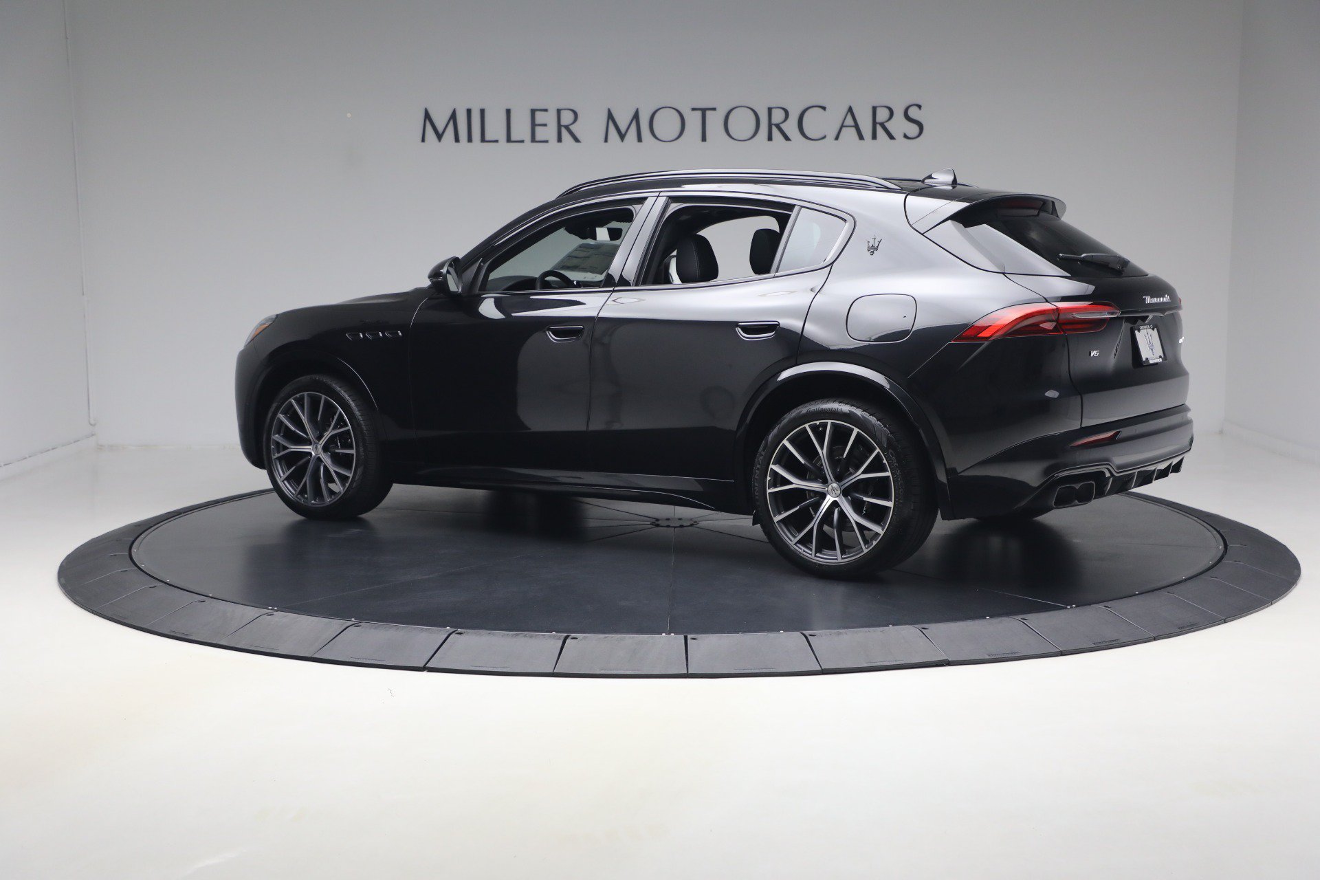 Certified 2023 Maserati Grecale Modena AWD/4WD image 4