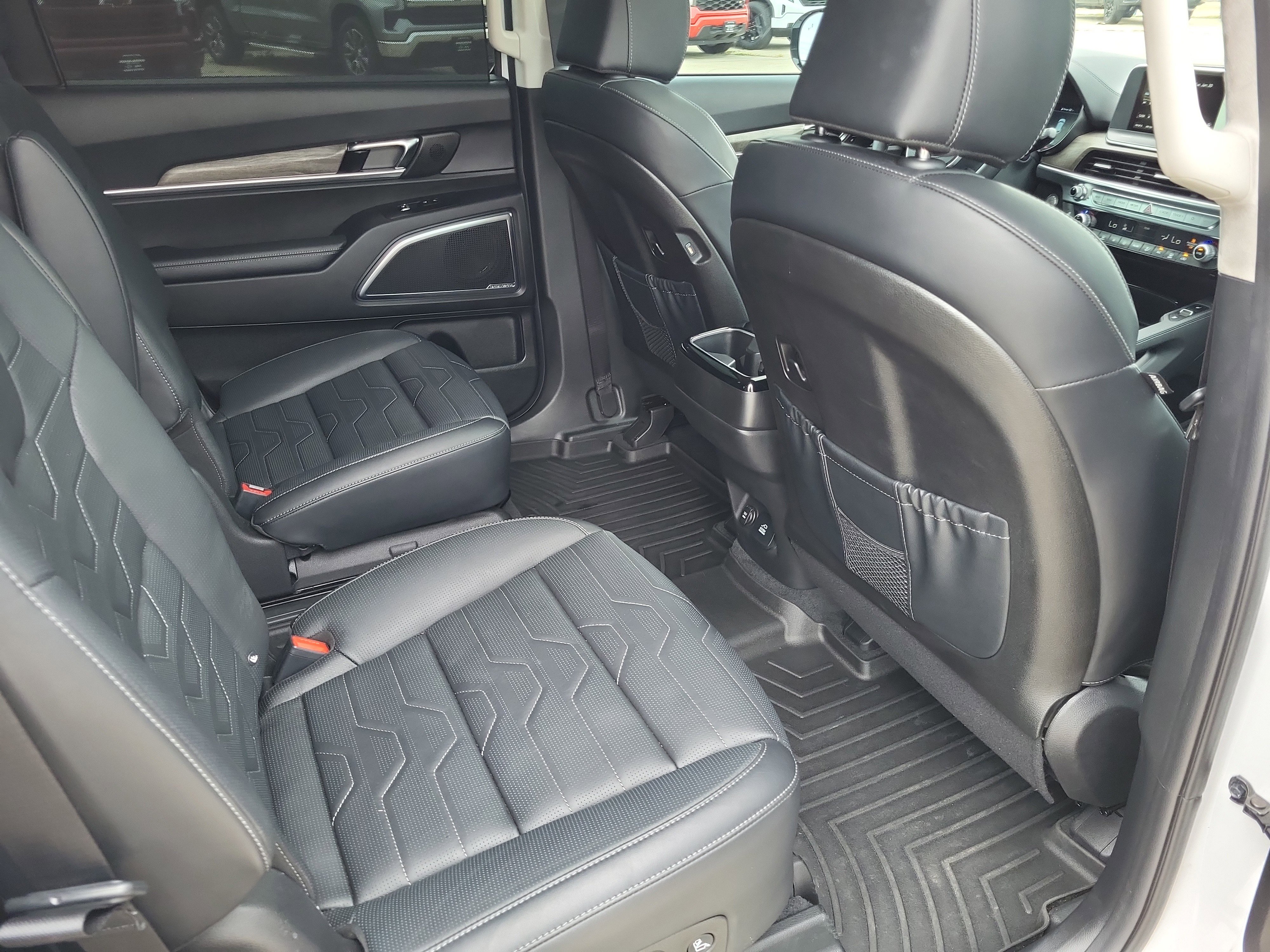 Used 2022 Kia Telluride SX w/ SX Prestige Package image 11