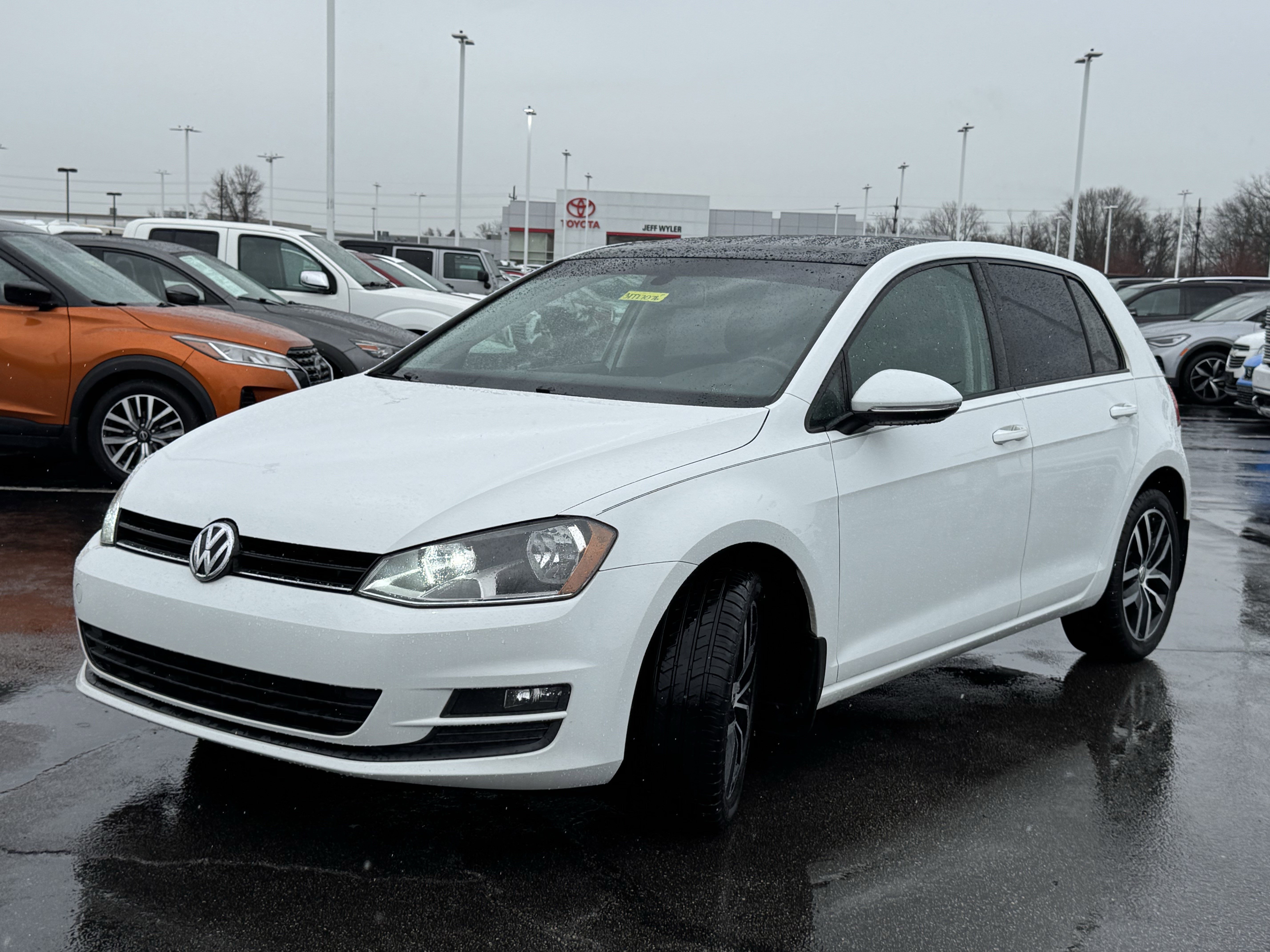 Used 2016 Volkswagen Golf SE image 15