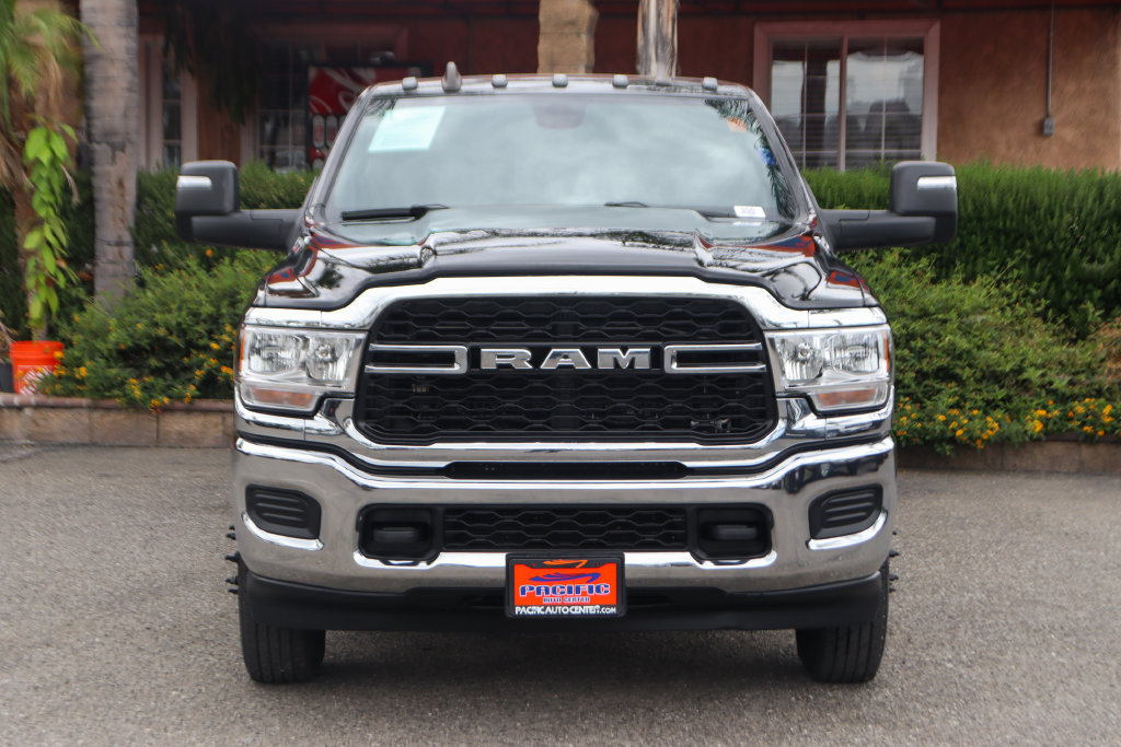 Used 2024 RAM 3500 Tradesman w/ Chrome Appearance Group AWD/4WD image 3